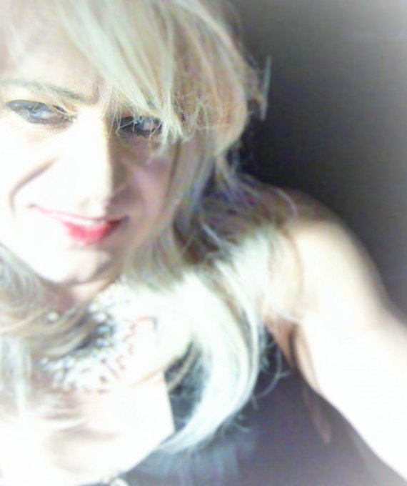 Does anyone else see that "Just got Laid Glow" or is it the power of self suggestion since I know that<a href="/tag/redpumps"class="tags"><span>#redpumps</span></a>