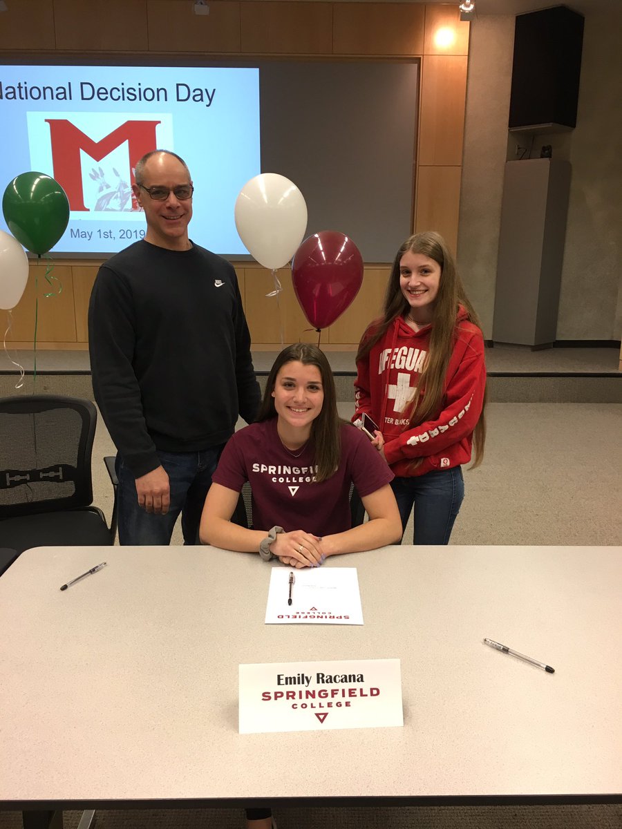 MohonRunner's tweet photo. Congrats to these two PV superstars on their college choices. #BestEver #WeRFam #DontStop @MohonSports @lenaaa00 @emilyracana @polevaultpower @jim_schiltz @dgazettesports https://t.co/FkfRdTNZ8p