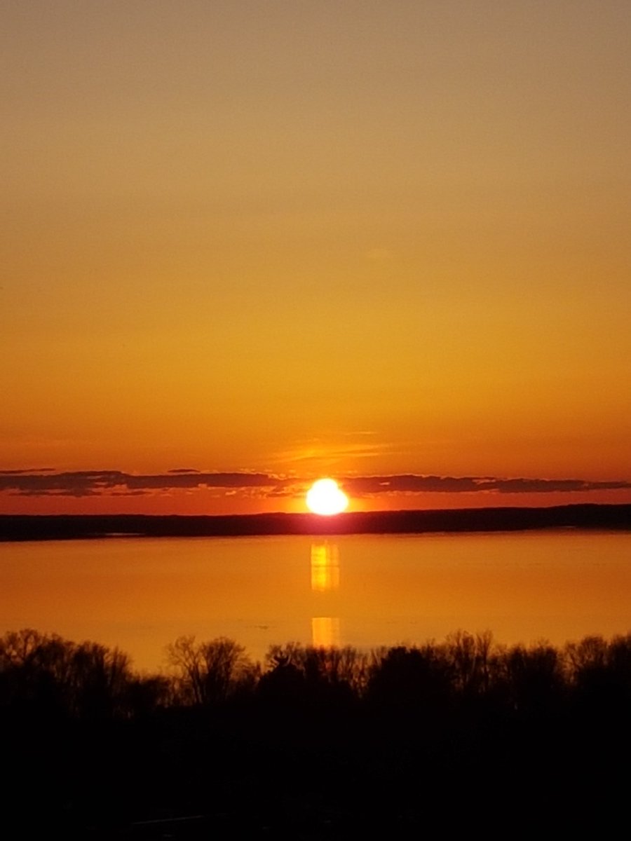 storycatching's tweet photo. #sunset #reflectionsinthewater May 5 #myottawa #ottawa @BlacksWeather #StormHour https://t.co/a6UgjsMdPu