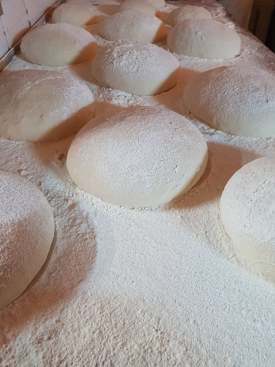 Secisn's tweet photo. Pizería Pirilo, un clásico de San Telmo, todo una tradición del Buenos Aires.
#SanTelmo https://t.co/TVQ4pSmW0V