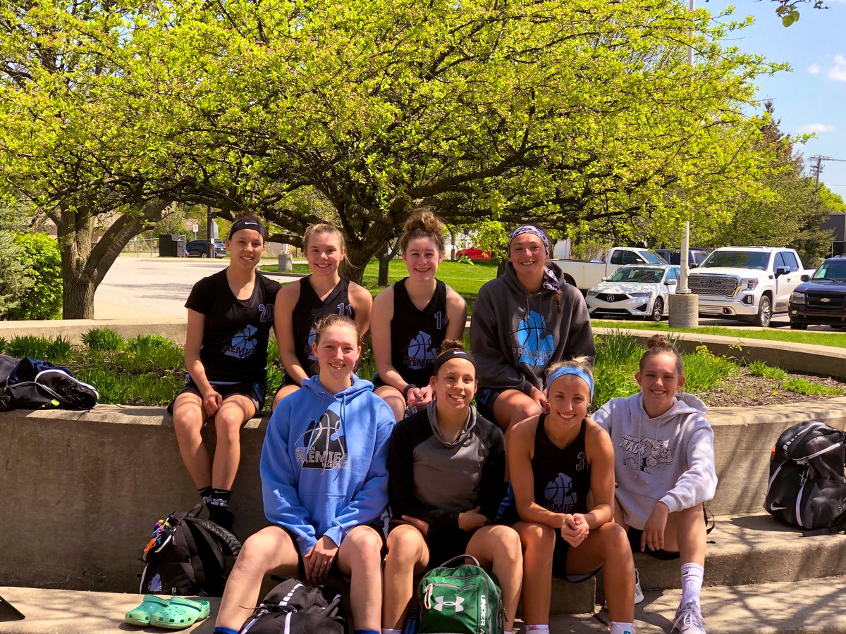 jbpongracz's tweet image. These girls have grown so much in a week! To get a compliment from the opposing team saying how "balanced" we are was a WIN for the weekend! Keep digging ladies! #coffeebeans #michiganpremier #controllables