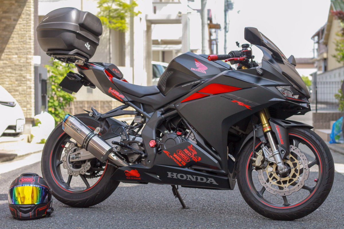 たると Cbr250rr Mc51 オイル交換とエキパイ磨き 車体拭き拭き仕上げました また明日から通勤で頑張ってくれよっ相棒っ オイルは気温上がって来たんで Sunoco Redfox 15w50 で フルエキエキパイは ヨシムラ ステンマジック で磨きました