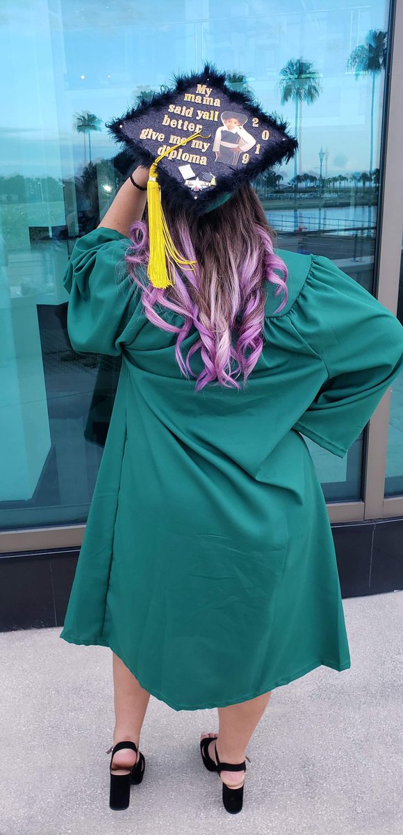 paigemc_x0's tweet photo. Worked my ass off and it finally paid off 🎓 #GoBulls #USF #Classof2019 #NextStopGradSchool #FutureOT https://t.co/xdqgRskuMs