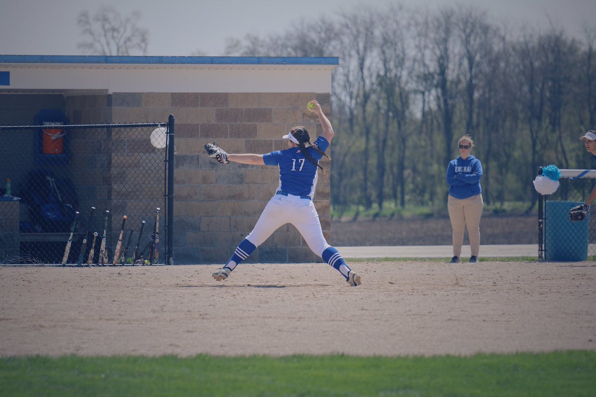 AbbySanders2001's tweet photo. Senior night💙Thank you loves for making me love softball more than I ever thought I could. https://t.co/0oigkg9Cqm