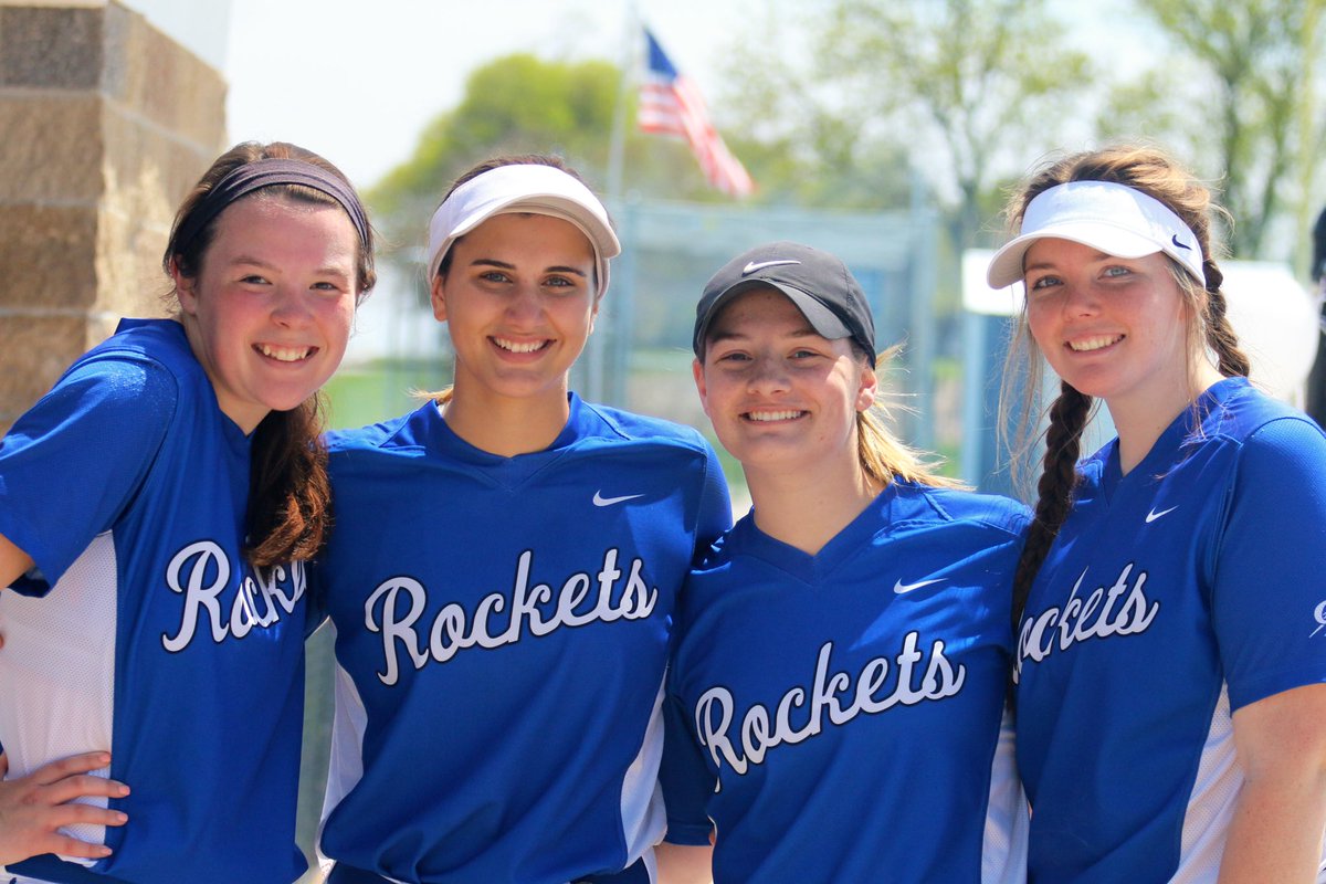 AbbySanders2001's tweet photo. Senior night💙Thank you loves for making me love softball more than I ever thought I could. https://t.co/0oigkg9Cqm