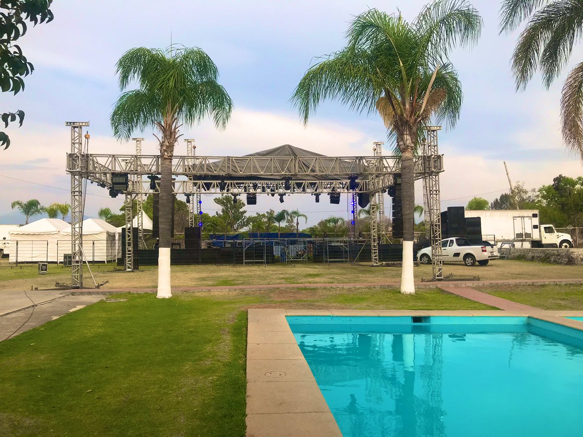 eduardoreach1's tweet photo. Esperando a realizar soundcheck en Pool Party Night 6 Zamora 
#Escenario #Stage #Dj #Soundcheck #Poolparty #ProfessionalAudio https://t.co/2Ncdkz8oFQ
