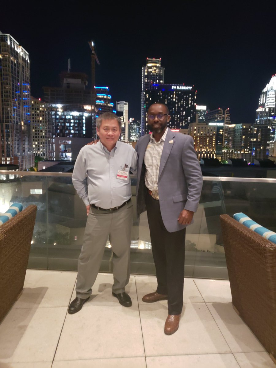 Congratulations Dr. Le for winning the 2019 H-E-B Excellence in Education Award in Secondary Leadership!! Way to go Dr. Le, you deserve it! <a href="/BTW_Houston/">Booker T. Washington</a> @HISD2College <a href="/HISDSupe/">Mike Miles</a>