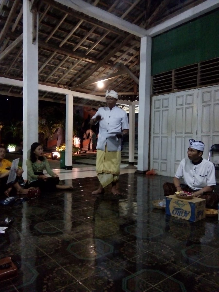 BPH_Banten's tweet photo. BPH Pewarta Dharma Penyejuk Jiwa  Bersama mereka  Generasi Muda  Hindu Uphdm Untad Melajah Mekidung Mekidung Sambilang Melajah, Purnama 04 Mei 2019 Pura Agung Wana Kerta Jagat Natha Provinsi Sulawesi Tengah. https://t.co/r3ZjuxsH0h
