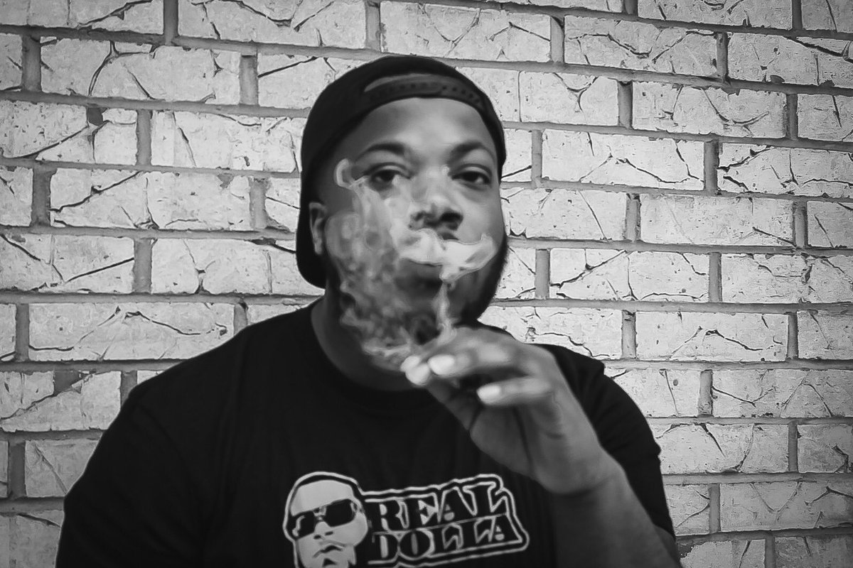 RealDolla2's tweet photo. #REALDOLLA #APPLYINGPRESSURE2 #OUTNOW #APPLEMUSIC #SPOTIFY #TIDAL https://t.co/iQmX4zBGcf