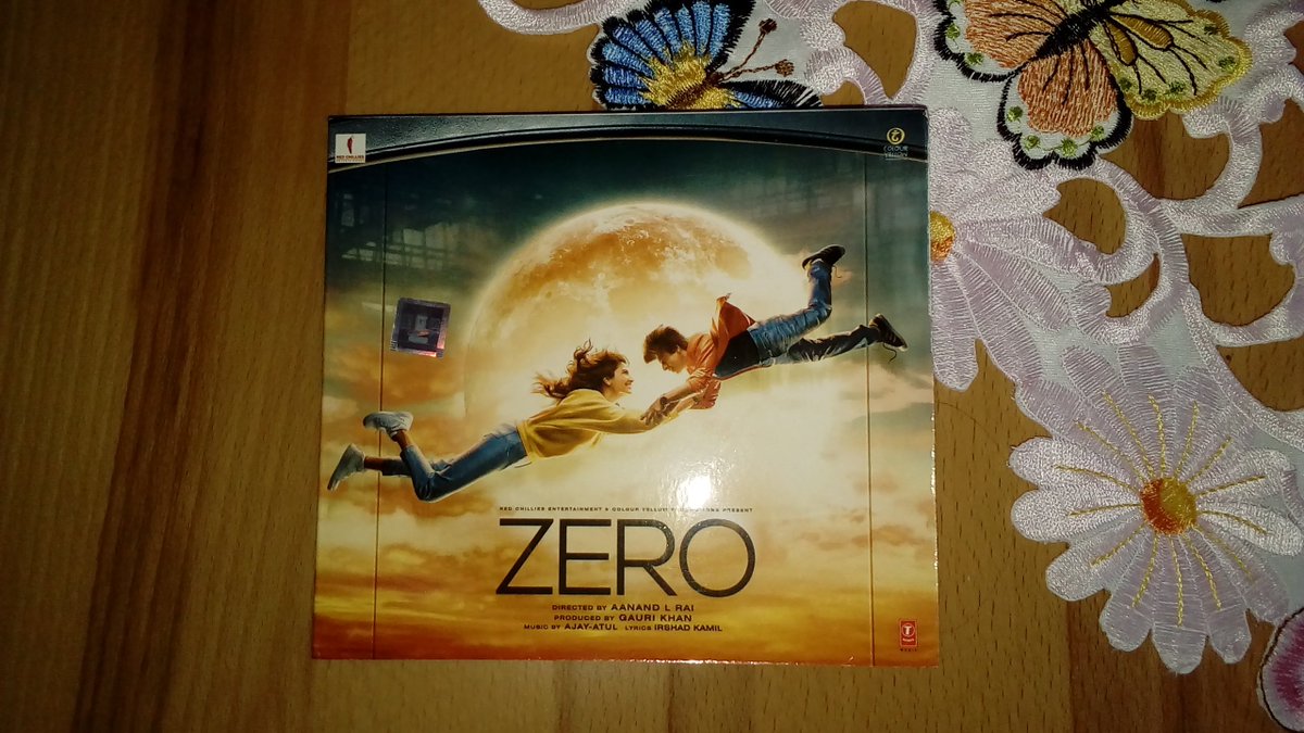 Simran2402's tweet photo. #Zero #Soundtrack #CD #ShahRukh #AnushkaSharma #KatrinaKaif #RedChilliesEntertainment #Bollywood #India #Amazon #bought #gotsent #thedaybeforeyesterday #new @Zero21Dec @iamsrk @AnushkaSharma @katrinakaif @RedChilliesEnt @amazon ๐๐ซ๐๐๐๐๐๐๐ณ๐๐ช๐ก๐ฌ๐ฅ๐ฟ๐ถ๐ง๐ฉ๐ช๐๐ https://t.co/wAQ18tGNXh