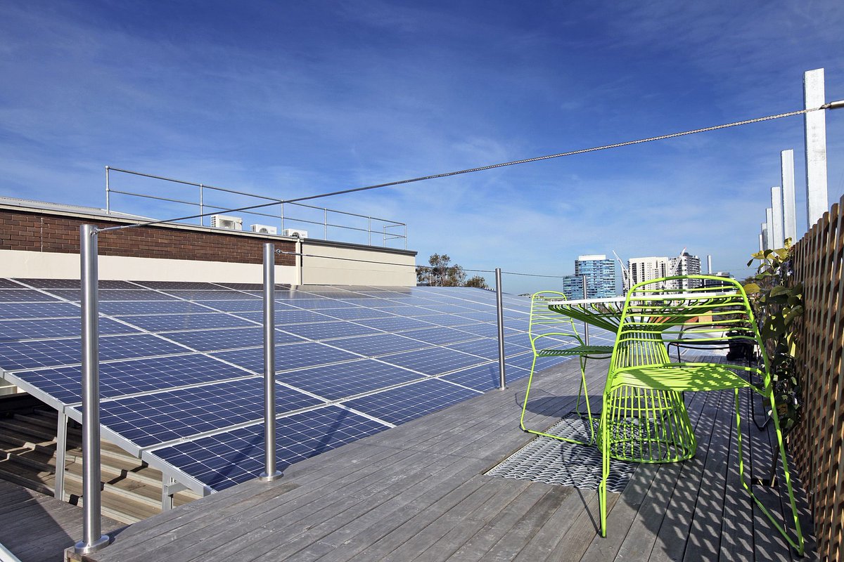 PosEnergyPlaces's tweet photo. Have you checked out how much energy we are generating today? Imagine if every building roof top was generating just as much energy as us #solarpanels #melbourne #business #futureofwork #positiveenergyplaces #carbonnegative https://t.co/KaHUQru8EV https://t.co/OeqLdXPKre