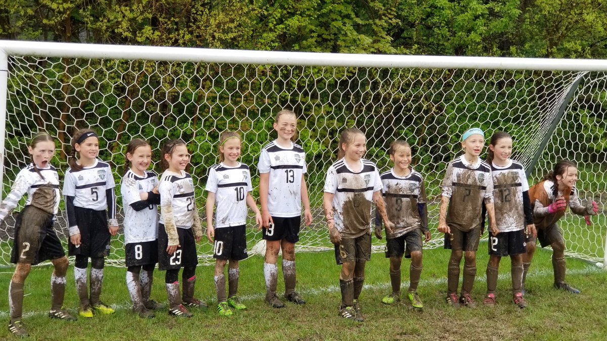 Pendleton_FC's tweet photo. Our 2009 and 2010 Academy girls played soccer (in the mud). It's memories like these that will last a lifetime. #pendletonfc #mudcup #goodluckparents https://t.co/VSJxkAUzjQ
