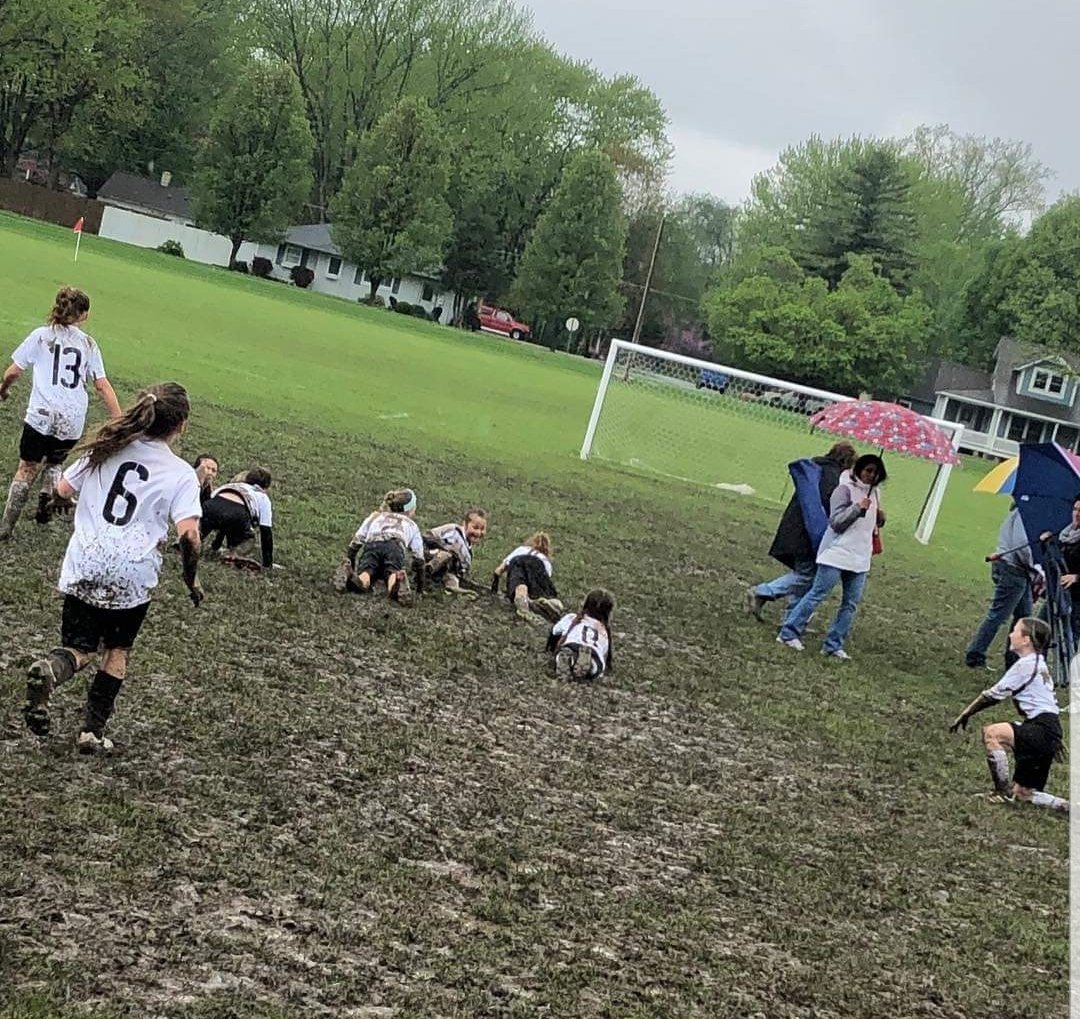 Pendleton_FC's tweet photo. Our 2009 and 2010 Academy girls played soccer (in the mud). It's memories like these that will last a lifetime. #pendletonfc #mudcup #goodluckparents https://t.co/VSJxkAUzjQ