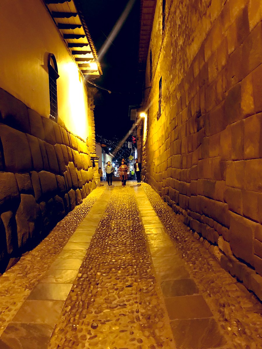 YelitzaOchoa's tweet photo. El frío no puede con mis ganas de explorar Cuzco 🤗🥶#mañanatrabajar #callejones #9grados https://t.co/q1yQ30gD43