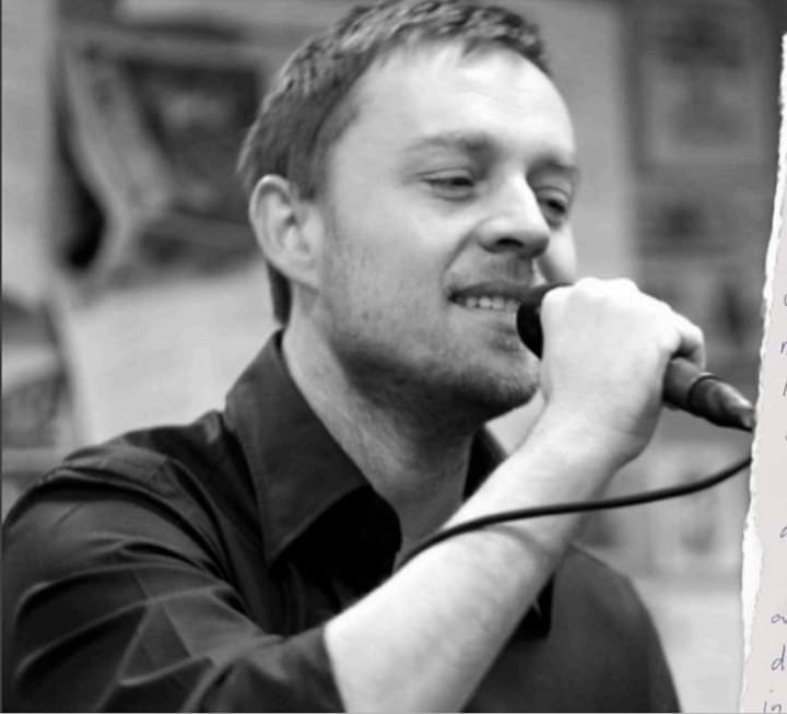 I just wanted to say HAPPY BIRTHDAY to Darren Hayes tomorrow May 6th. Your the greatest and a true legend 