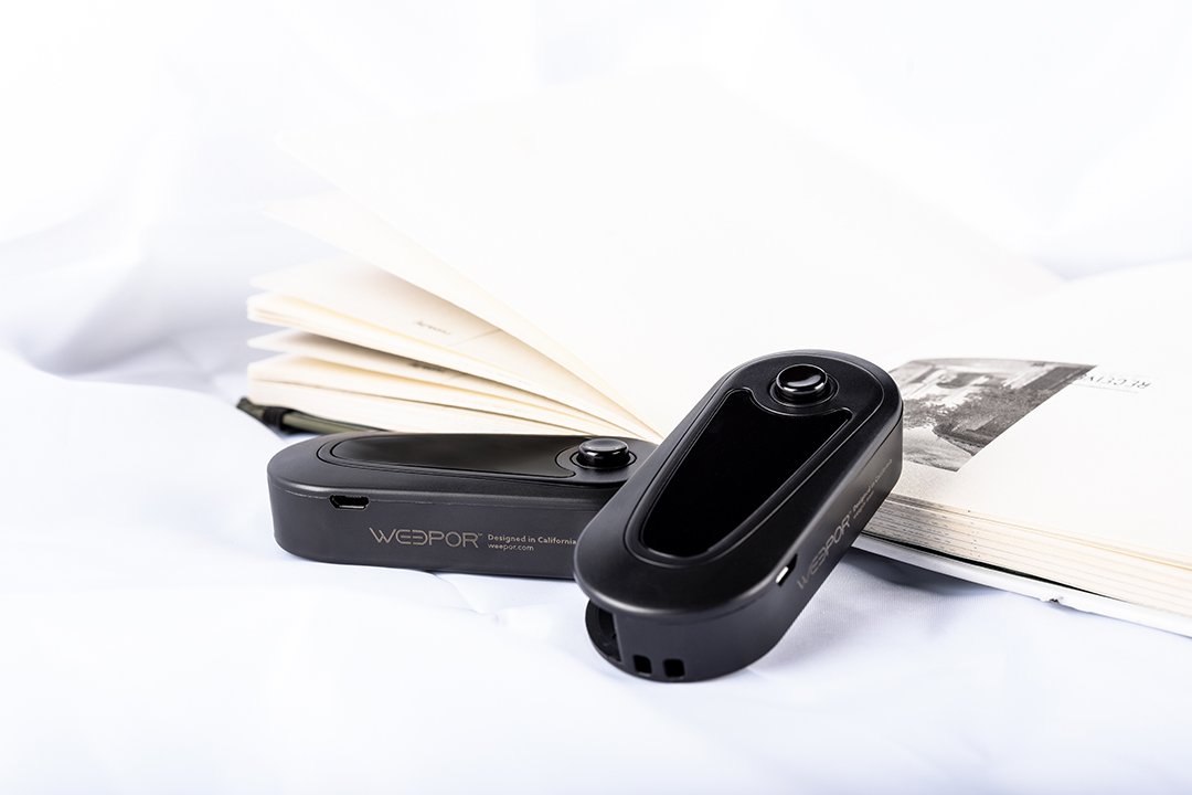 Indulging myself in reading  and vaping..
Click is available now on hubs.ly/H0hKxtJ0
.
.
#weepor #vaporizer #click #cbd #cbdoil #cbdheals #vaporizer #cbdcures #cbdlife