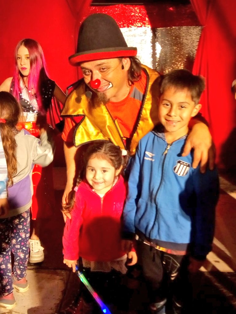 CarlosMaizon's tweet photo. Las sonrisas de niños se multiplicaron en el circo Merlín en Chingolo, de distintos barrios de la seccional 13 tuvieron una participación activa, seguimos trabajando para los vecinos Gestión @ramonjmestre https://t.co/vnqmtLuorE