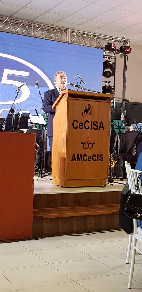LichiScarlatto's tweet photo. #CeCISA 75 Años
#AMCeCIS 15 Años.
Felices Aniversarios 🎂🍾🥂👏👏👏
Felicitaciones a Directivos y Asociados del #CentroComercialIndustrial #RioTercero por la labor desarrollada a lo largo de los años por la ciudad y región. https://t.co/jwpAo5IF3n