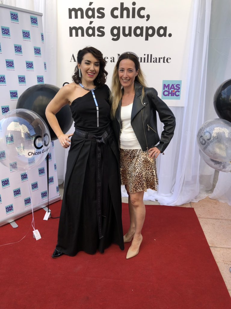 andybad10's tweet photo. Aprende a Maquillarte @MasChicTV @ChicasGuapasTV @lucia_ugarte
Con una chica guapa!!
#aprendeamaquillarte #fashion #maschic #makekup https://t.co/ymR7Jztwhe