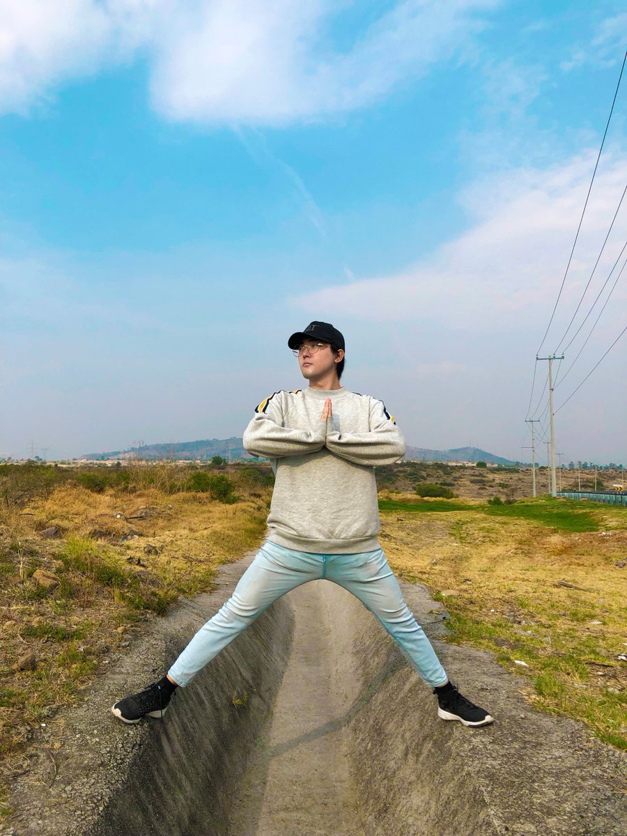 kenroVlogs's tweet image. Alguien experto en photoshop? Quiero un fondo más imponente 🤔