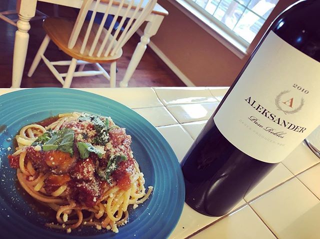 CruLimos's tweet photo. Did you know Merlot was back?
@aleksanderwine #merlot #imnotdrinkinganyfuckingmerlot #mymeatballisbiggerthanyours #pasorobleswine #wine #spotthecru #pasta #quepasta @crush_catering #MBYF @na_zdr._ravi https://t.co/GI5xnUsFy8 https://t.co/InjyWr6MGG