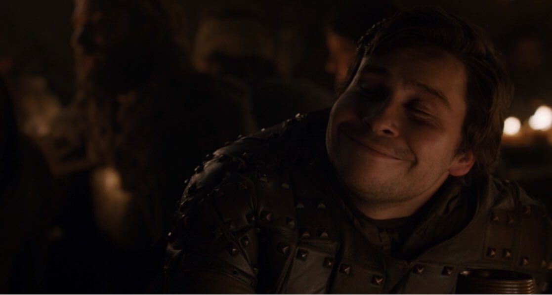 suRYvor's tweet photo. Who did it better?
#TeamPodrick or #TeamDaenerys?
#GameOfThrones https://t.co/jjcPOXGI9O
