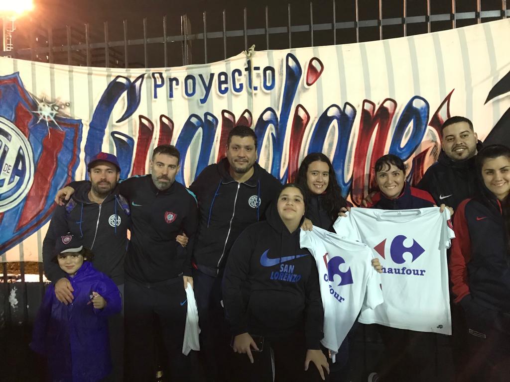 GuardianesDeSL's tweet photo. Guardianes presente en el último día de venta del hiper en Av. La Plata .
La lucha no termina hoy ,al contrario, son los tiempos en donde todos debemos bancar la causa más que nunca .
#JuntosSomosImparables
#Chaufour https://t.co/OkZnBJZeRC