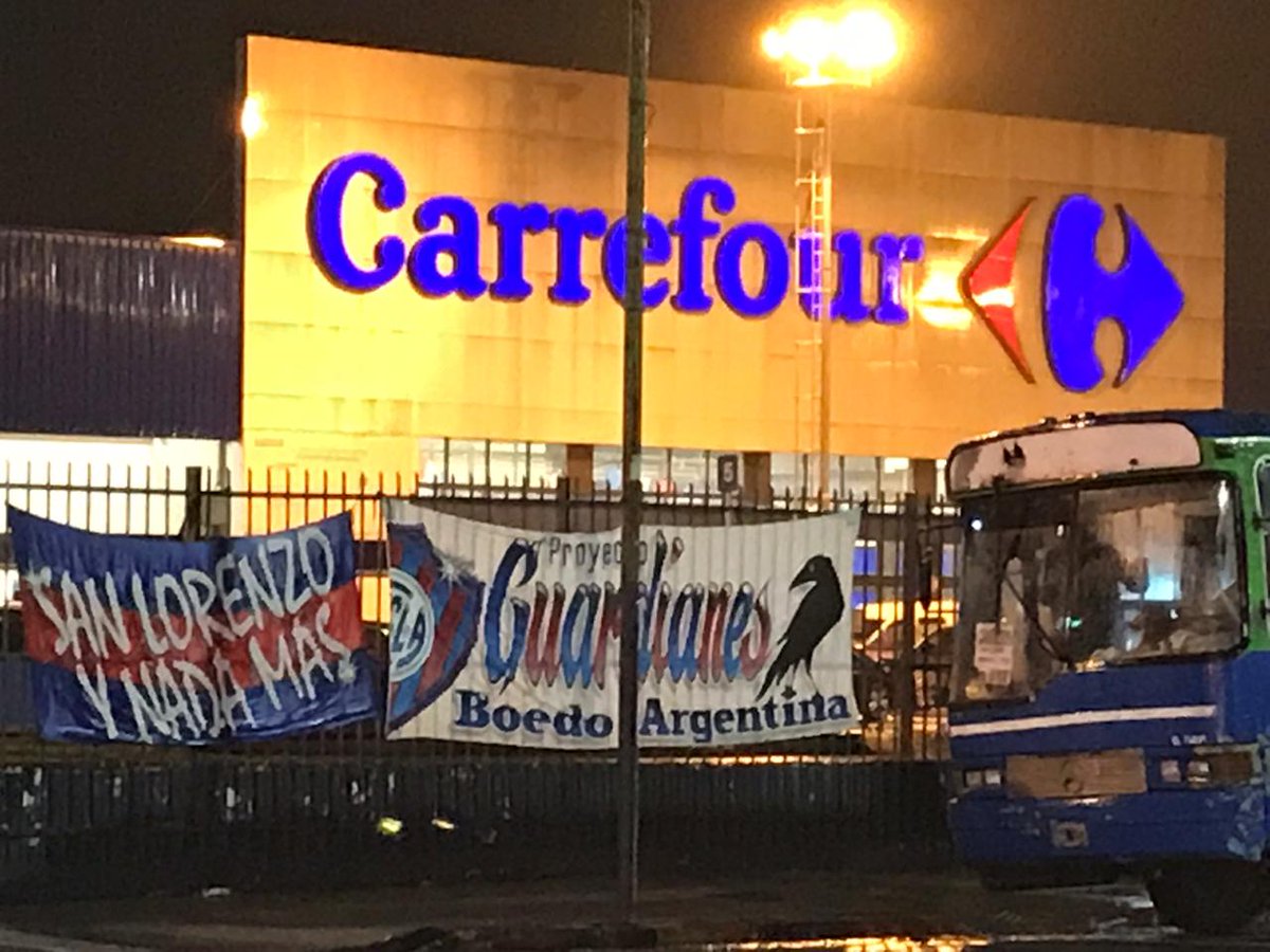 GuardianesDeSL's tweet photo. Guardianes presente en el último día de venta del hiper en Av. La Plata .
La lucha no termina hoy ,al contrario, son los tiempos en donde todos debemos bancar la causa más que nunca .
#JuntosSomosImparables
#Chaufour https://t.co/OkZnBJZeRC