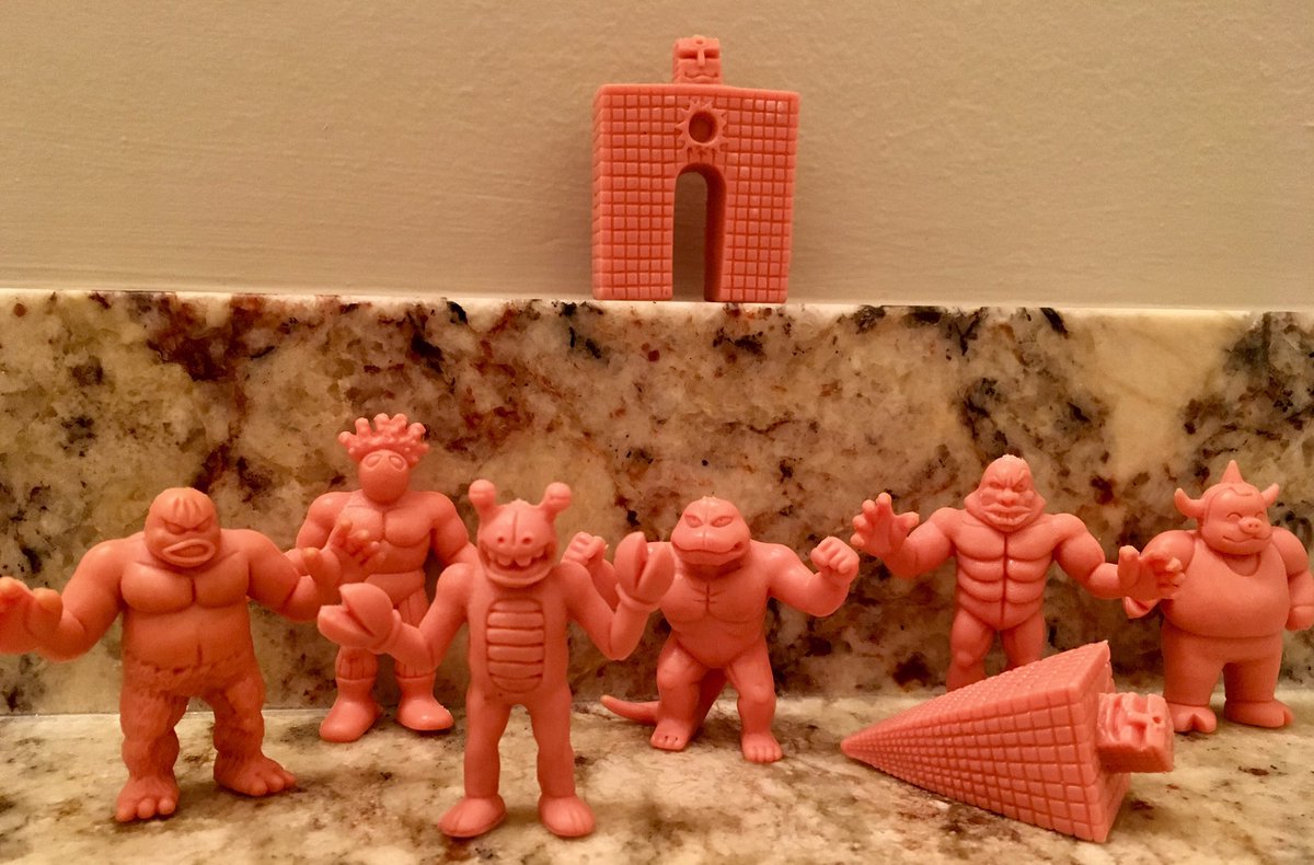 GriffinJGaw's tweet image. New boys from local vintage toy store #YesterdaysFun 
#keshi #minifigs
