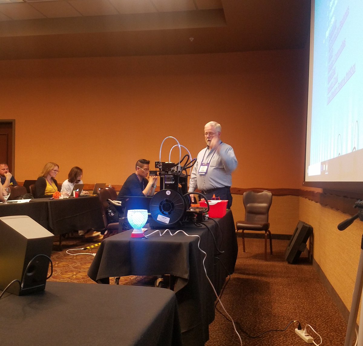 jenniezach's tweet photo. And another informative @brainstormk20 session in the books! @dwcook0 @jenniezach highlighting 3D printer software & design. @VTurner8 #scsmaker #SCStrongtech #strongsvillemakers https://t.co/mw2awct9SQ