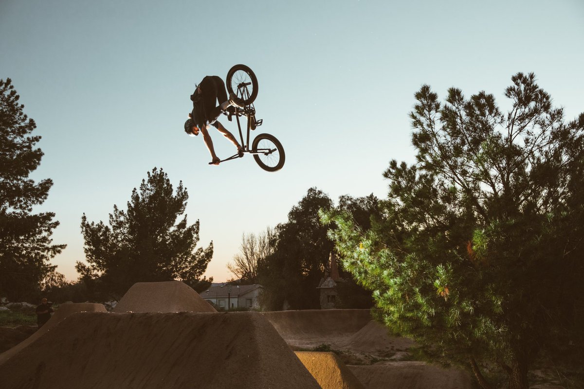 Matt_Cordova's tweet photo. Nothing beats spinning laps here. #fodtrails 📷: @maxmandell_ #fastandloosebmx | @verdebmx @demolitionparts @vansbmx66 @ride100percent @teamsoil https://t.co/D5gOd2Dpyd