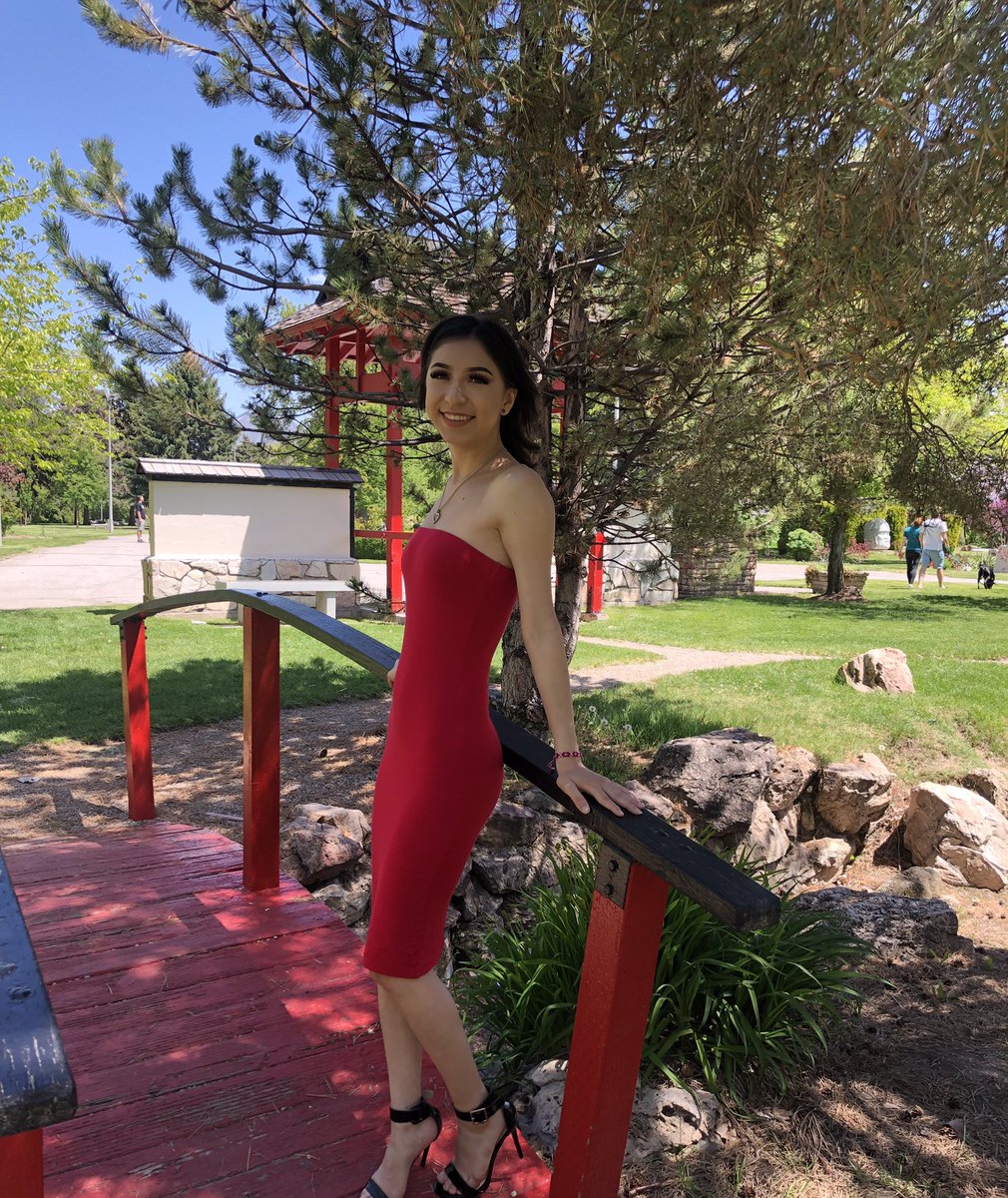 litsee's tweet photo. twitter gotta see em too 🎓 #2019 https://t.co/caXRJDjzFf