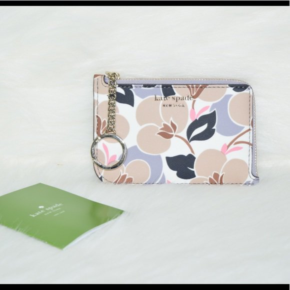 NatCrom's tweet photo. So good I had to share! Check out all the items I'm loving on @Poshmarkapp #poshmark #fashion #style #shopmycloset #katespade: https://t.co/z9BDkh2hKH https://t.co/kYIvR6Xz7D