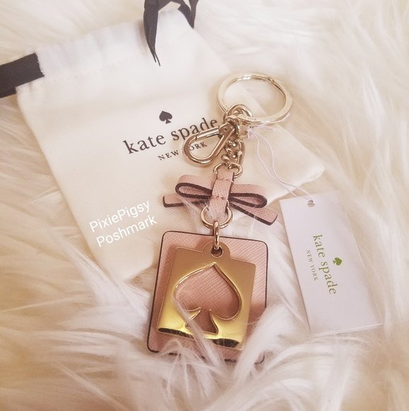 NatCrom's tweet photo. So good I had to share! Check out all the items I'm loving on @Poshmarkapp #poshmark #fashion #style #shopmycloset #katespade: https://t.co/z9BDkh2hKH https://t.co/kYIvR6Xz7D