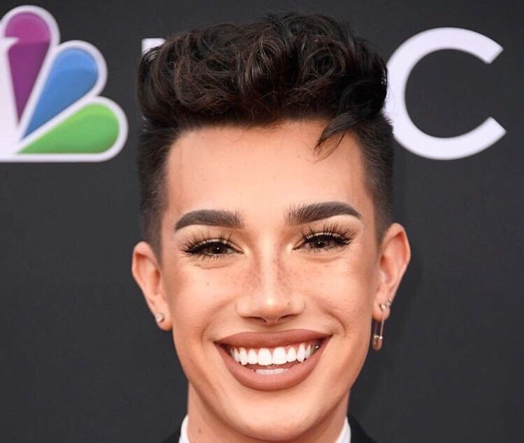 kettlevinyl's tweet photo. who has done more for the beauty community ?

rt for rave louis
like for james charles https://t.co/Is7lNlc14d