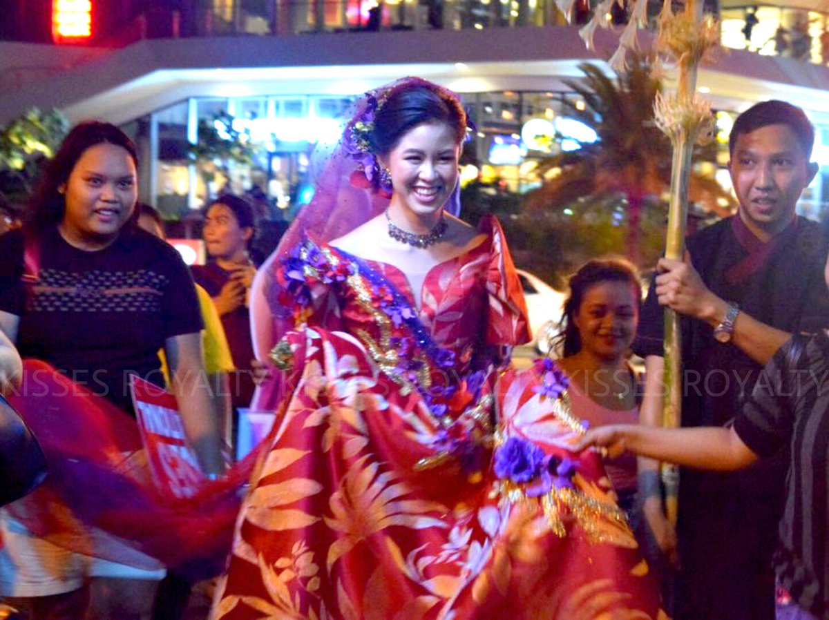 KissesRoyalty's tweet photo. Such a graceful queen, elegant in red- a brilliant choice to honor the Blessed Virgin Mary. Kisses walked with so much poise and finesse; she won many hearts last night with her bright smile and warmth. Her joyfulness radiates and infects the crowd. @KissesDelavin #KissesDelavin https://t.co/fePnakemfH