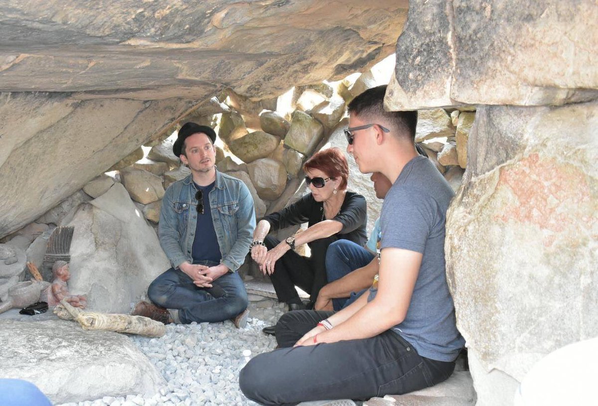 ConcilioBCDMX's tweet photo. El portador del Anillo disfrutando de Bernal, Querétaro... ¡Tuvimos cerca a @elijahwood gracias a @conquemx!
#ElConcilioEnCONQUE #ViveCONQUE https://t.co/BZKwqSYOR1