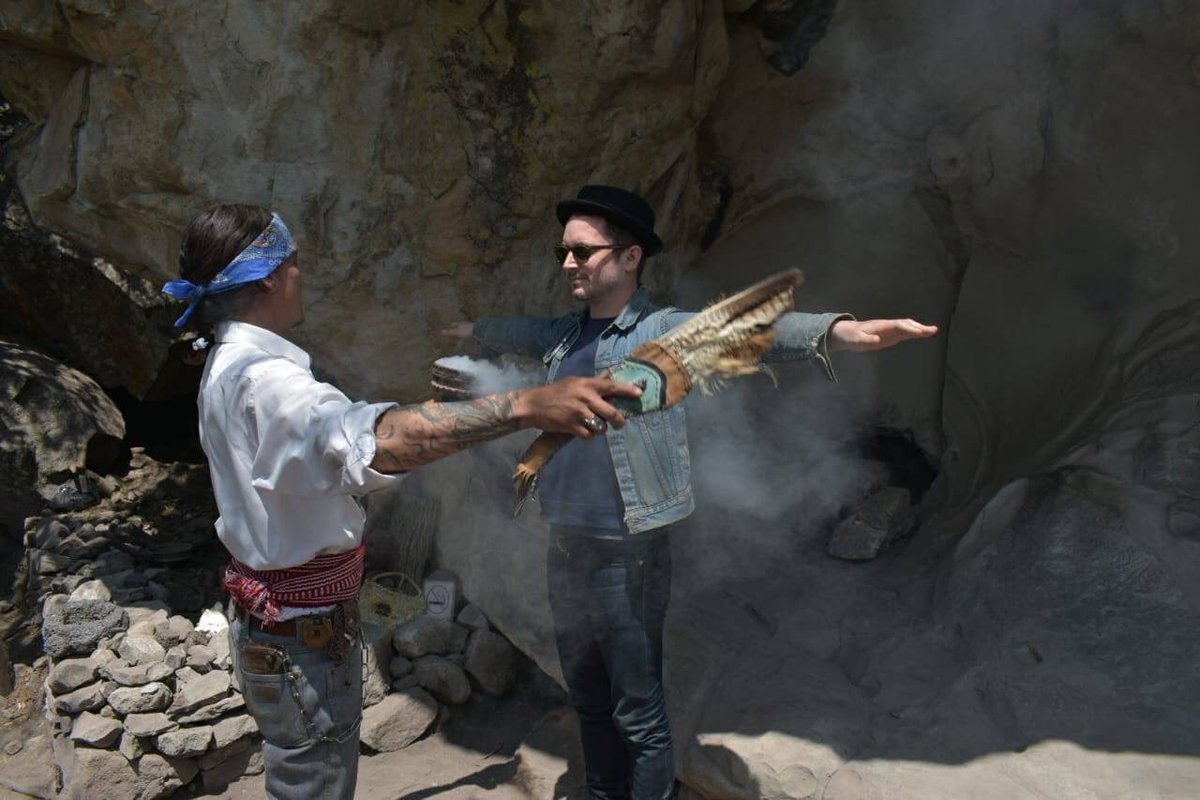 ConcilioBCDMX's tweet photo. El portador del Anillo disfrutando de Bernal, Querétaro... ¡Tuvimos cerca a @elijahwood gracias a @conquemx!
#ElConcilioEnCONQUE #ViveCONQUE https://t.co/BZKwqSYOR1