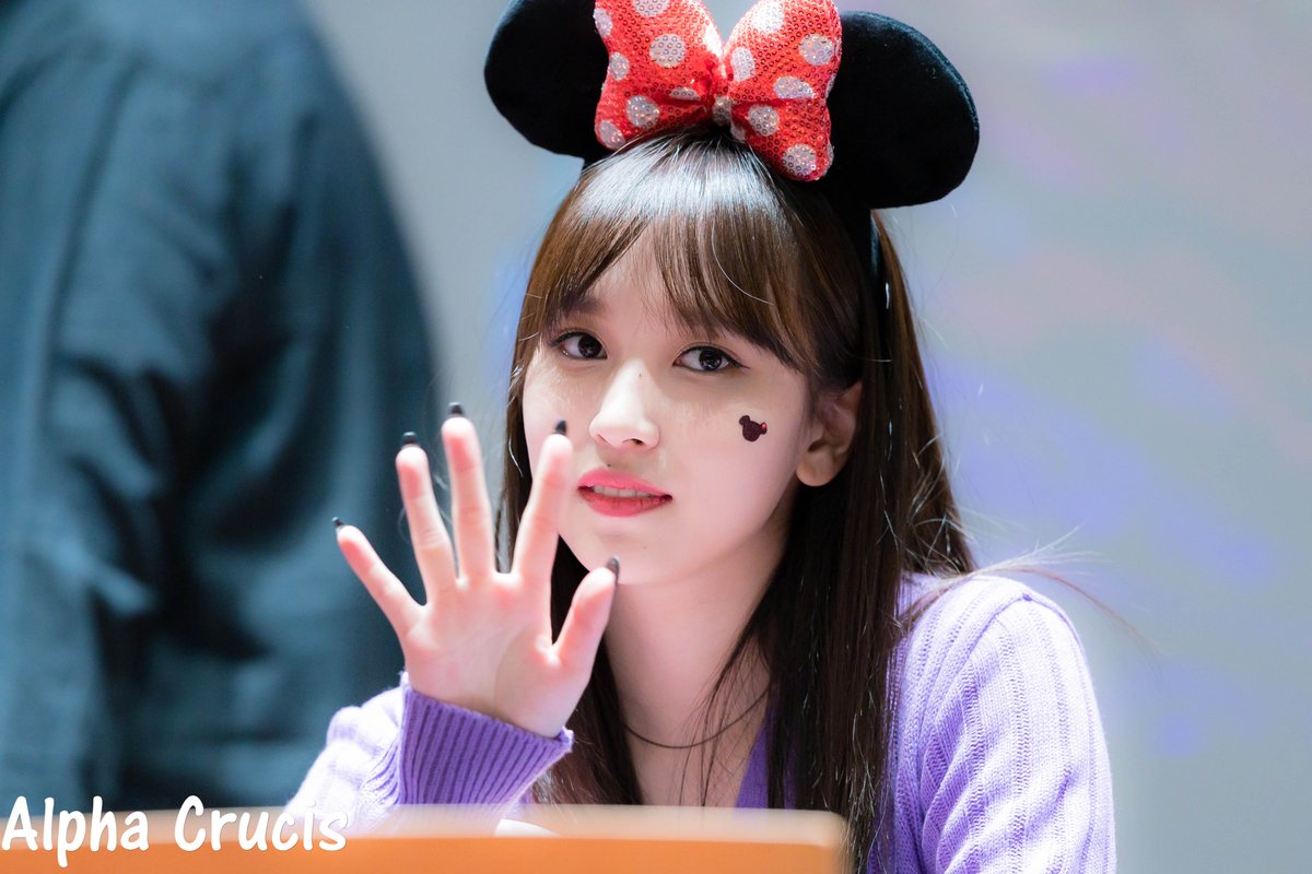 AlphaCrucis0324's tweet photo. 190504 팬사인회 상암 누리꿈스퀘어 국제회의실 사인회 1 #MINA #미나 #ミナ #名井南 #TWICE #트와이스 https://t.co/7A17EoU7tL
