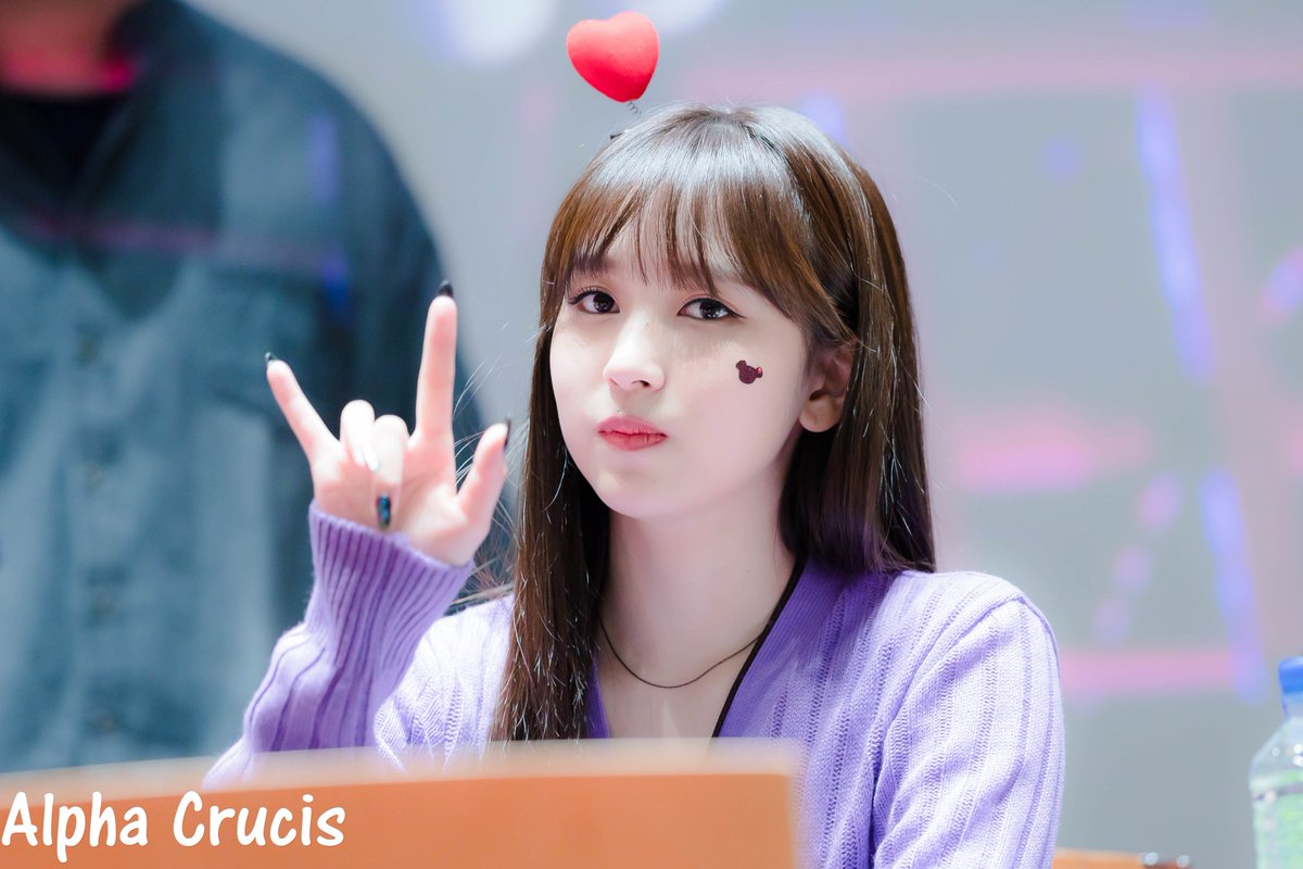 AlphaCrucis0324's tweet photo. 190504 팬사인회 상암 누리꿈스퀘어 국제회의실 사인회 2 #MINA #미나 #ミナ #名井南 #TWICE #트와이스 https://t.co/HQPG4sjPOS