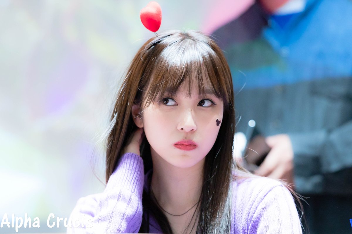 AlphaCrucis0324's tweet photo. 190504 팬사인회 상암 누리꿈스퀘어 국제회의실 사인회 2 #MINA #미나 #ミナ #名井南 #TWICE #트와이스 https://t.co/HQPG4sjPOS