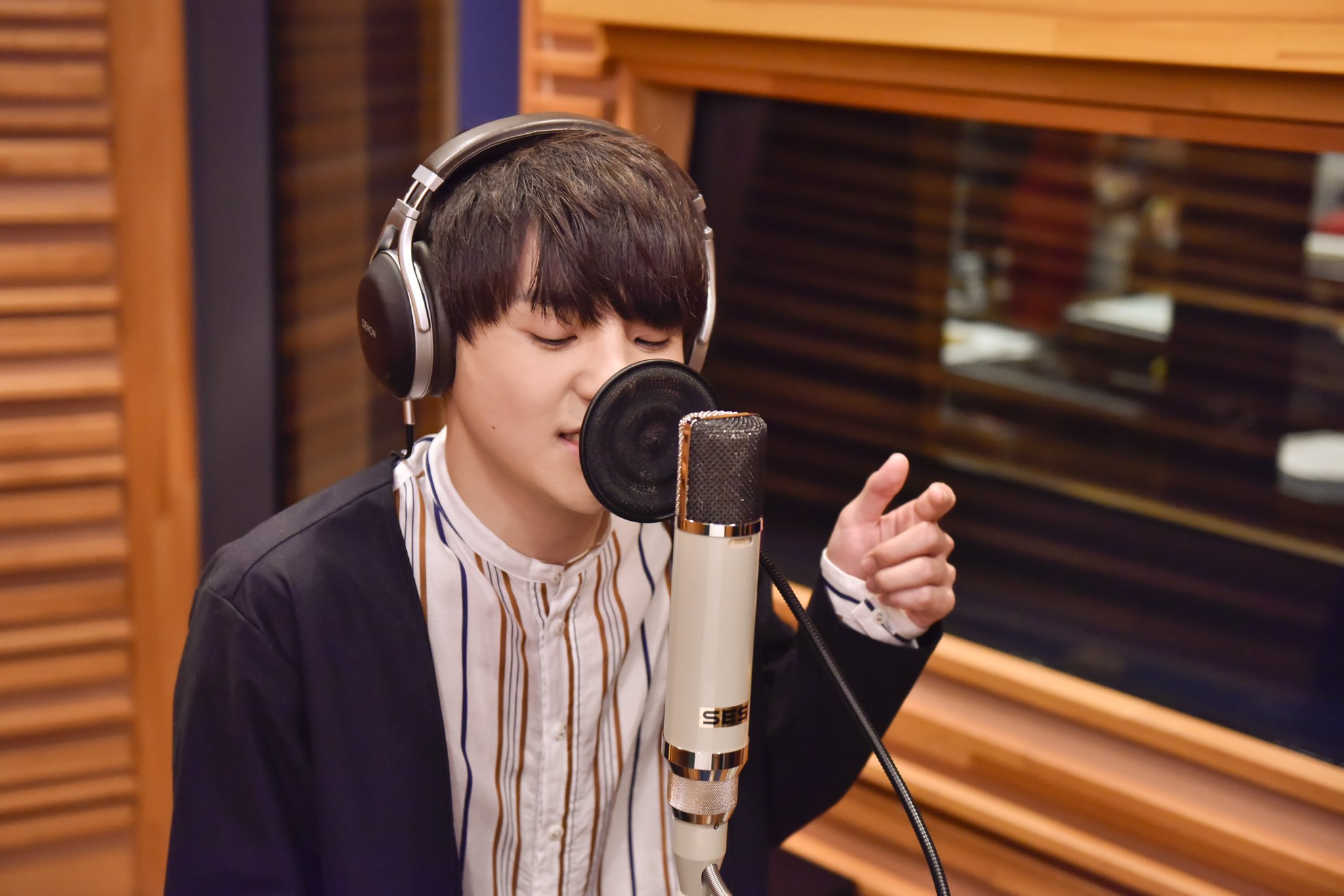 FM802 on X: 