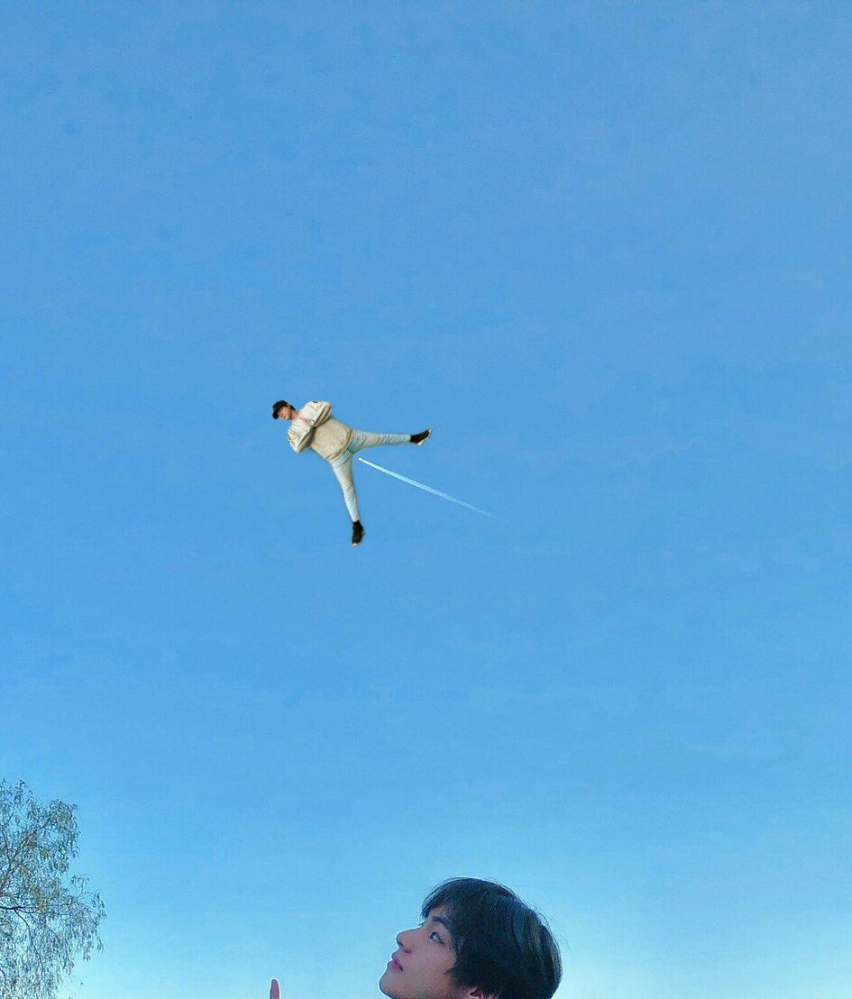 emilycastillot's tweet image. Taehyung: ¿Que es eso? 
Taehyung: A caso es un.....
Taehyung: Kenro volador?