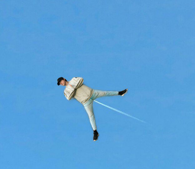 emilycastillot's tweet image. Taehyung: ¿Que es eso? 
Taehyung: A caso es un.....
Taehyung: Kenro volador?