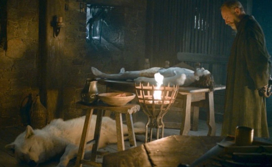 kim8888's tweet photo. Ghost was there for Jon and then he gets abandoned 😢#GameofThrones https://t.co/pvEd8w0r9E