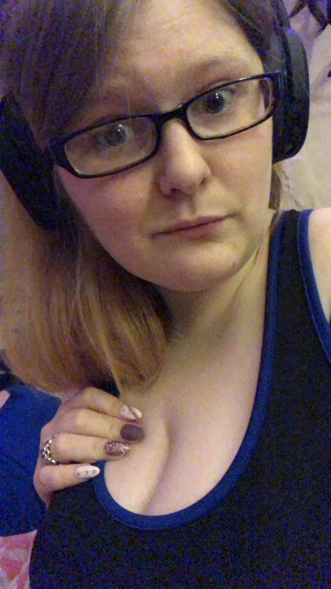 GeekGoddessEryn's tweet photo. Enjoying my last night before I’m back to school.

Game of thrones.
Shopping.
Bestie time.
Haircut.
Nails done.

I love my life 💖

#RT4FET https://t.co/ZSpgh28PPg
