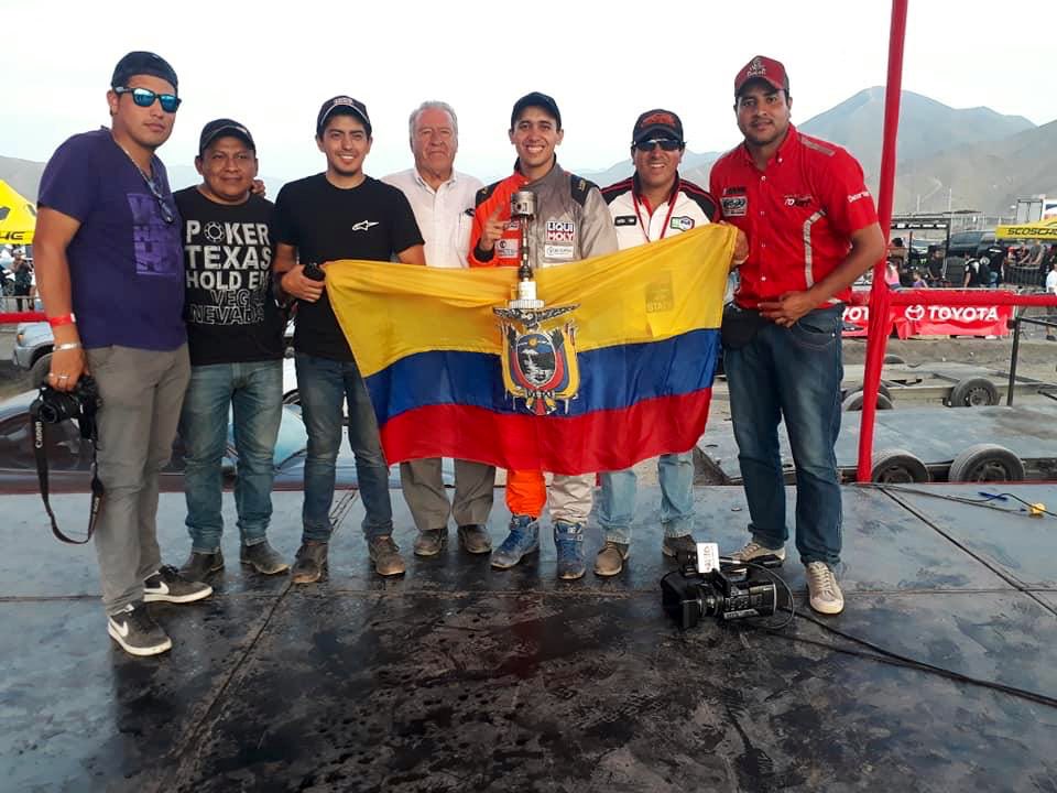 eleduja's tweet photo. Cada vez son más lojanos los que dejan en alto nuestro tricolor nacional. Nuestro piloto Andrés Carpio nos llena de orgullo ganando en su categoría en la #CopaMitsui desarrollada en Lima, Perú. Siempre será un placer decir que #LojanoApoyaALojano; vamos Andrés por más triunfos. https://t.co/ObY7poHnwy