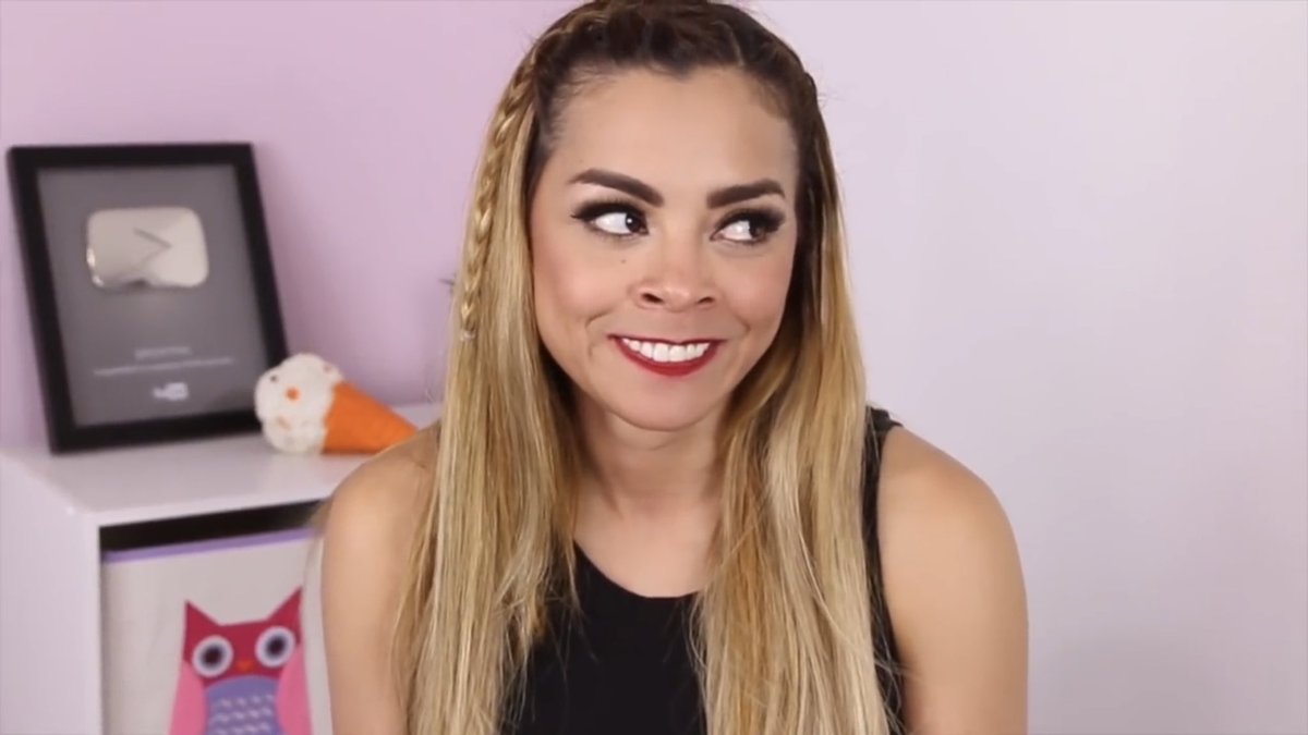 1900Leisy's tweet photo. Eres tan carismaticaaa encerio 👏🏻👏🏻😁😁@gabyramiirezz #vlog que padre que compartas cosas de tu vida un abrazo 🙌🏻 https://t.co/Mus7Q7IaaF