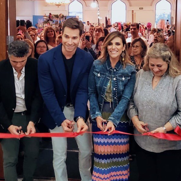 Boyerulli_Fans's tweet photo. "Cuando pones el corazón en lo que haces, todo sale bien. Gracias @sebastianrulli por acompañarnos en el bazar de #centrolibanesmx que ayuda a nuestra fundación." #gabneme https://t.co/6gXPdOTE0L
