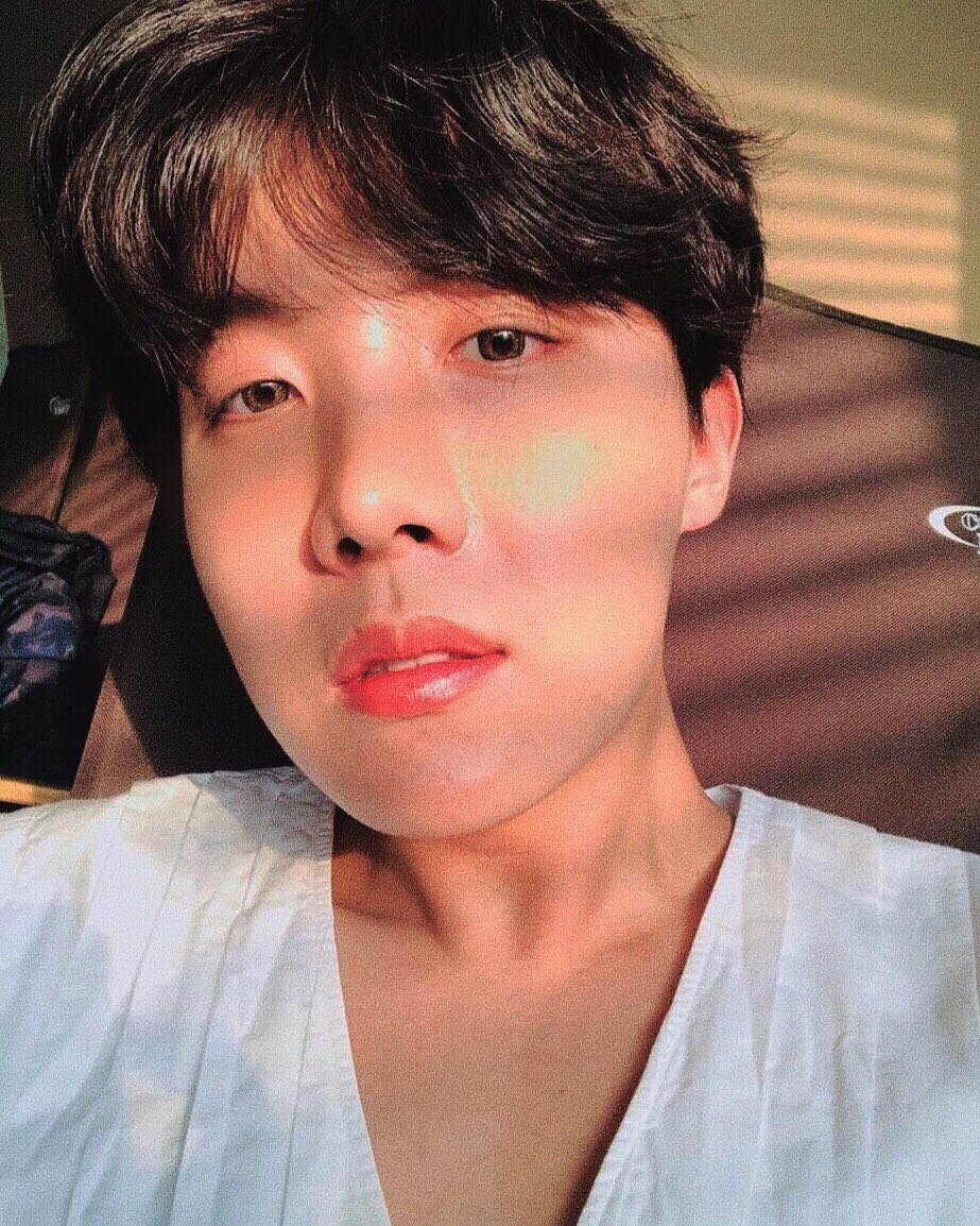 gcfmates's tweet photo. eu e o sol brilhando no sol bro 
#ARMYSeIcaDay https://t.co/pFqWylYbEk